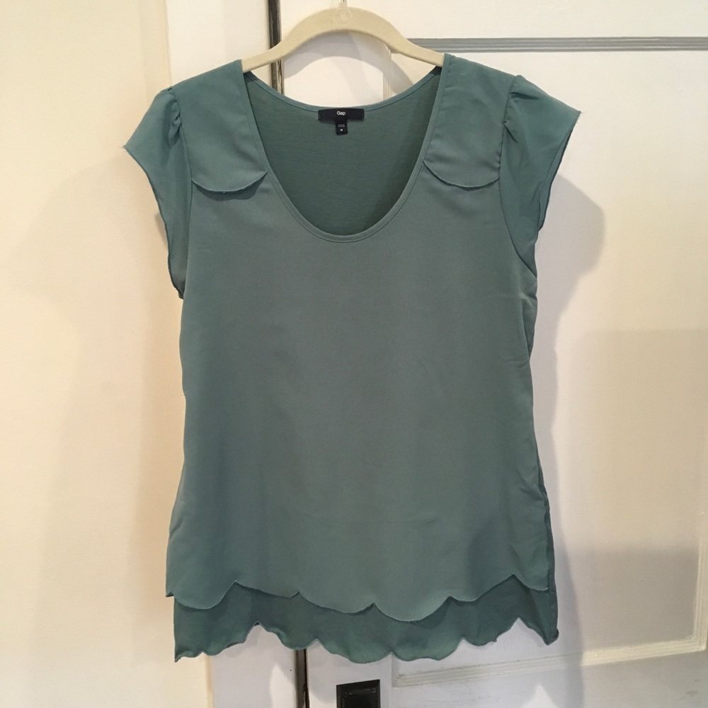 Gap scalloped blouse Sz M